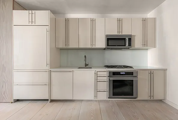 Sold by OFFICIAL | media 8