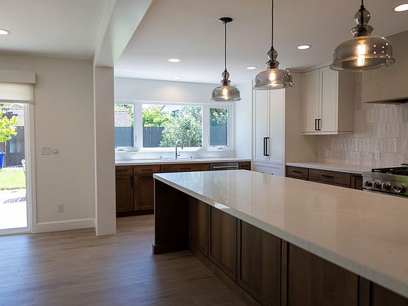 5th image of 1552 Brentford Ave