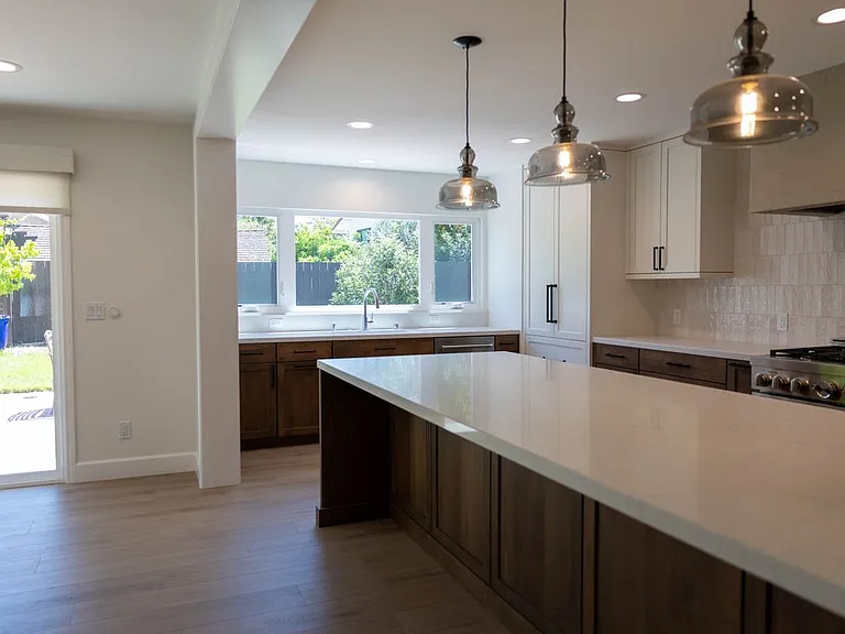 1552 Brentford Ave — Photo 5