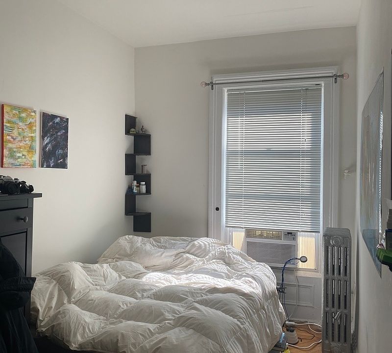 1st image of 274 Gates Ave APT 8
