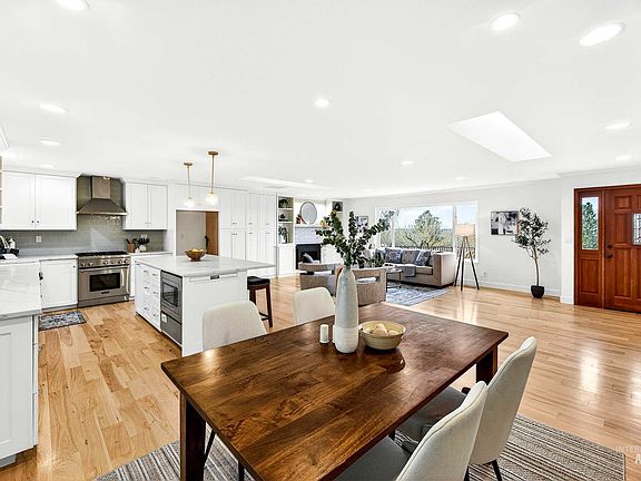 4th image of 2109 N Hillway Dr