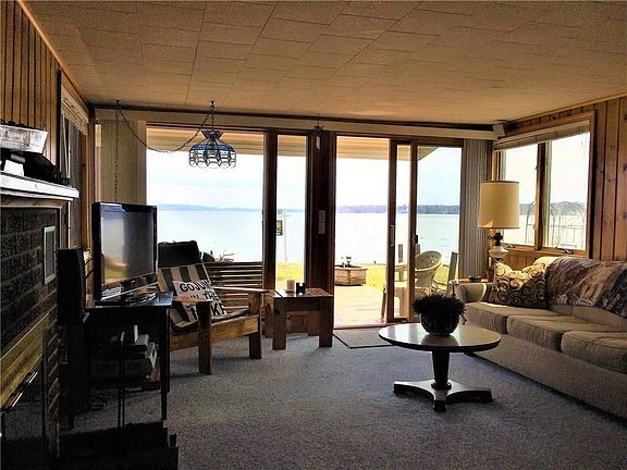 4th image of 2458 1/2 Lakeside Dr