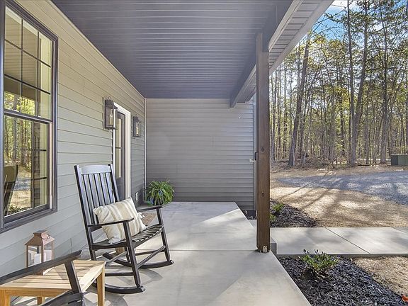 3rd image of 281 Powhatan Rd