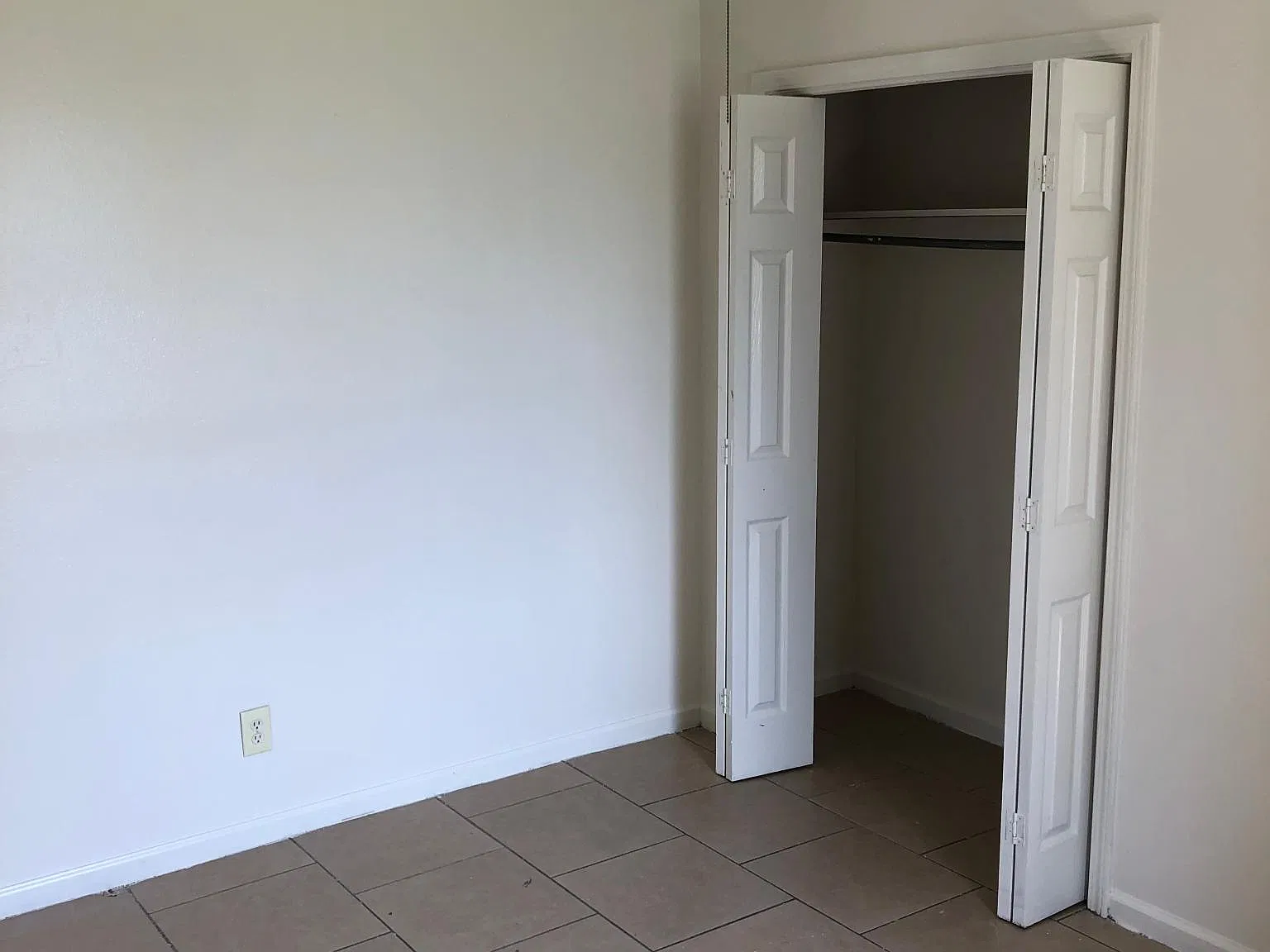 2 bed, $1,000 — Photo 4