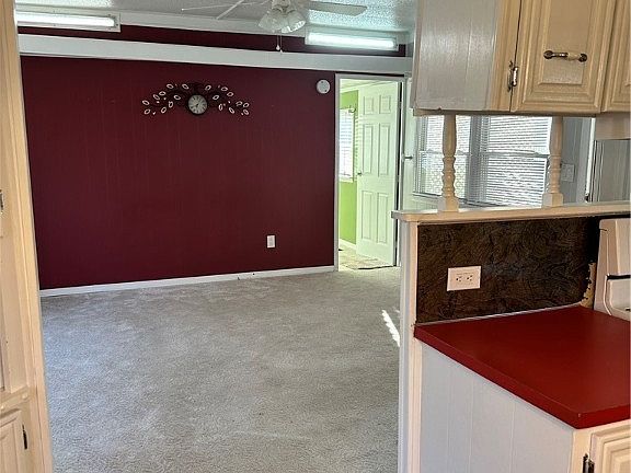 4th image of 1175 Hawthorne Dr