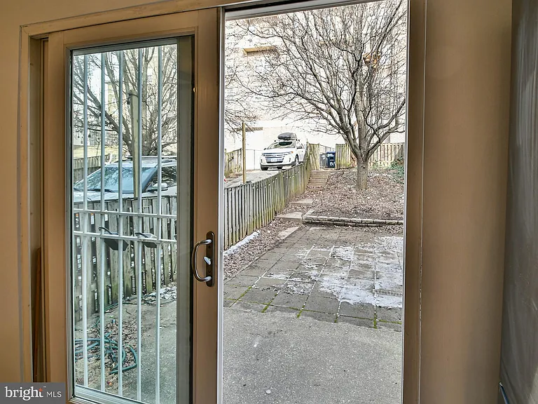 1319 Belmont St NW — Photo 11