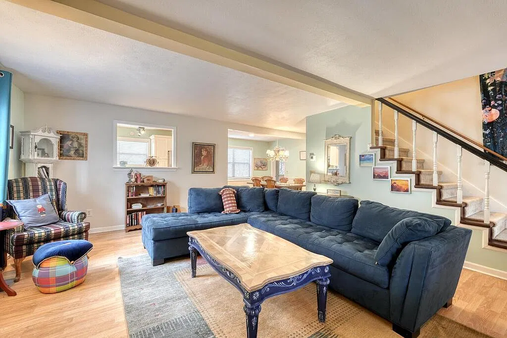 3 bed, 2500 sqft, $2,000 — Photo 3
