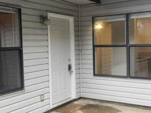 2301 W Michigan Ave APT 20, Pensacola, FL 32526