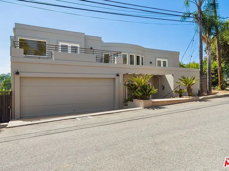 1425 N Tigertail Rd — Photo 3