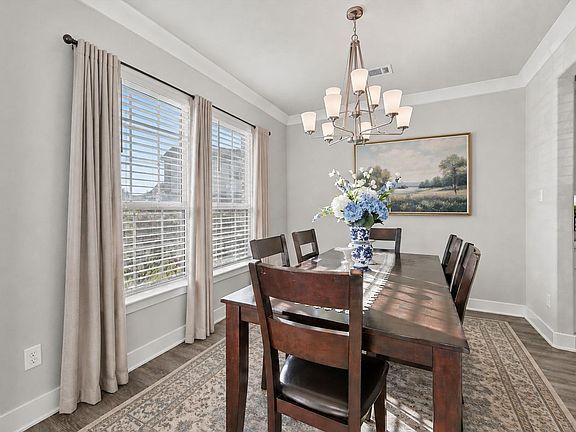 3rd image of 1700 Twin Oaks Cir