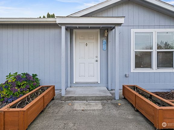 4th image of 9900 Blomberg Street SW #32