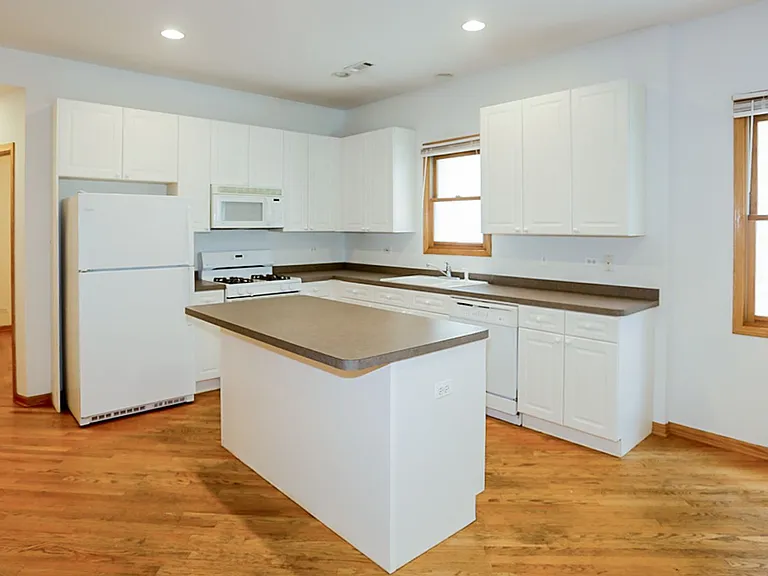 2719 N Wayne Ave — Photo 9
