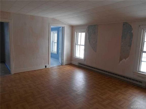 3rd image of 8923 Lower St