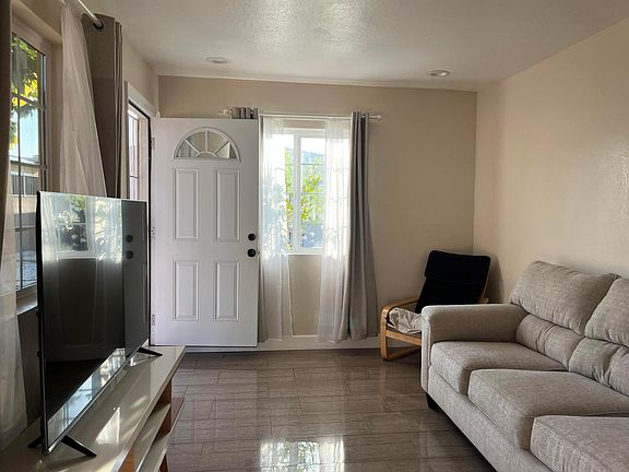 3rd image of 2552 Adriatic Ave #B