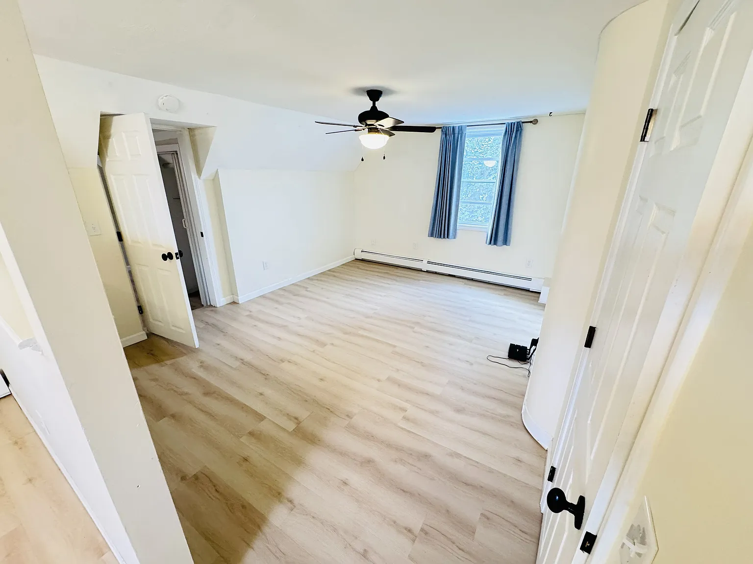 2 bed, 800 sqft, $2,400 — Photo 4