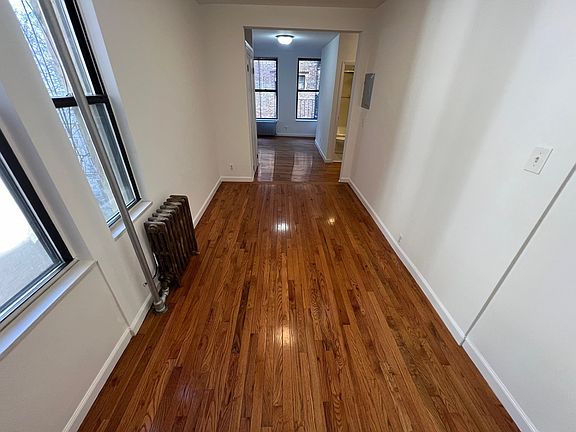 3rd image of 23 Barrow St APT 3A