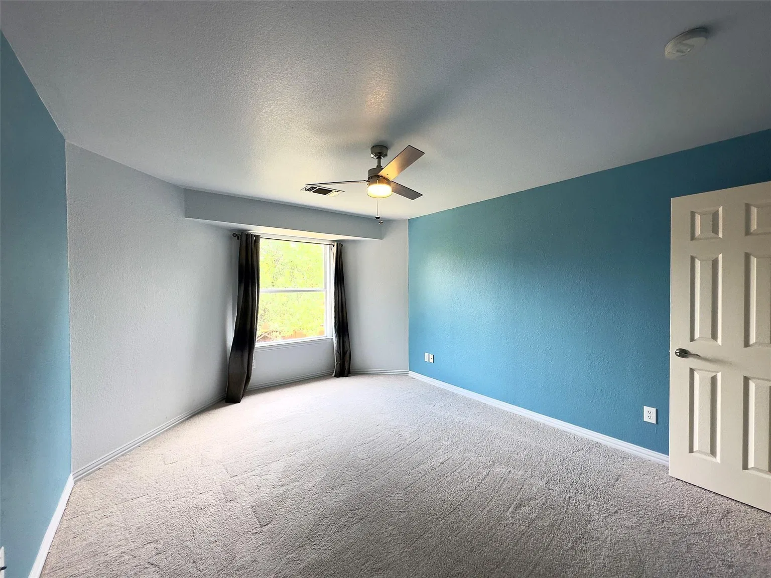 4 bed, 2872 sqft, $2,900 — Photo 4