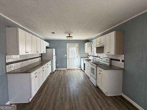 5th image of 3296 Masseyville Rd