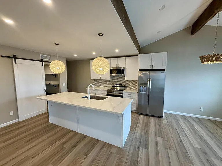 2029 W Adams St — Photo 3