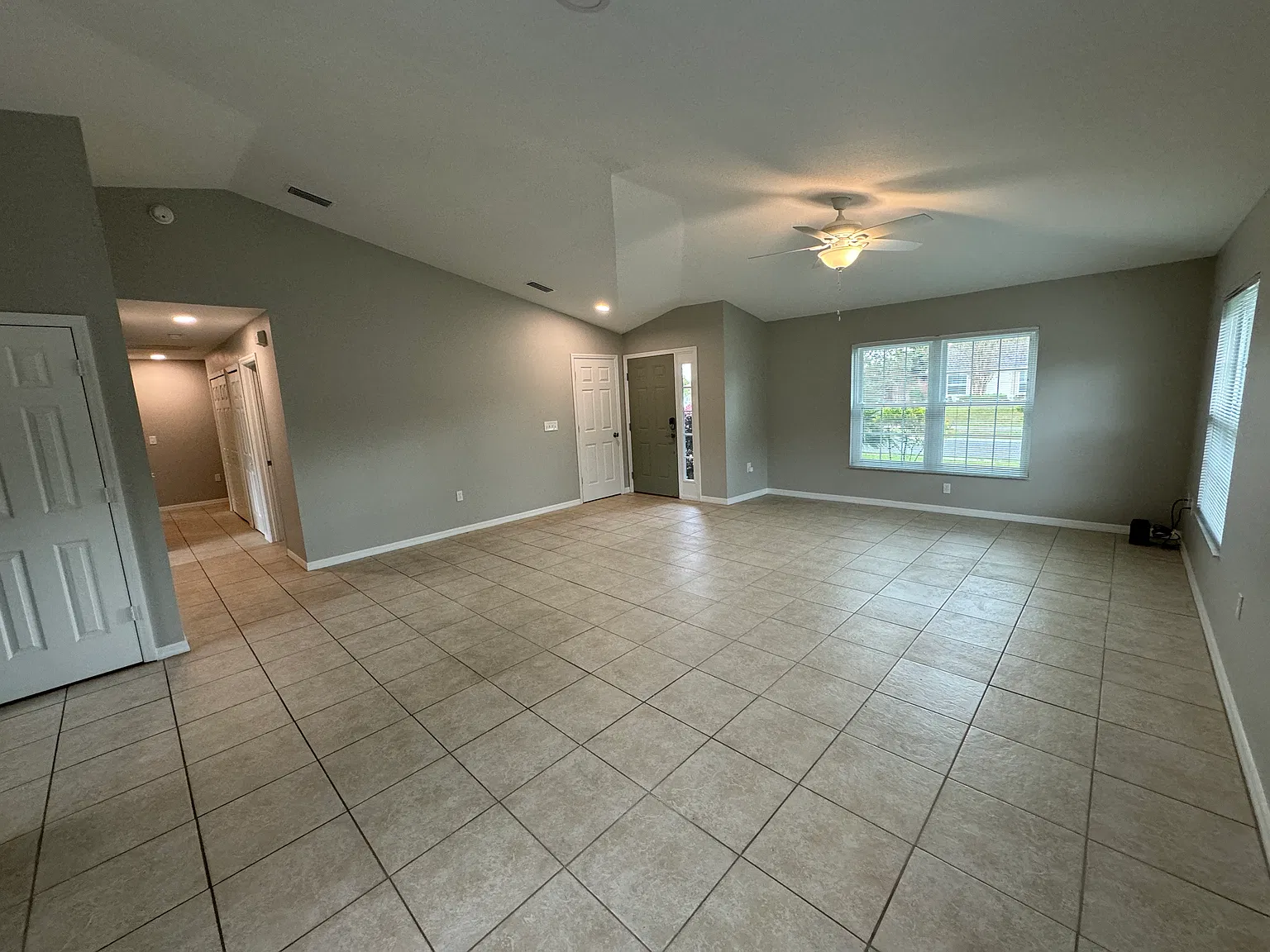 Nice 3 bd 2 bath Home in Tavares — Photo 2