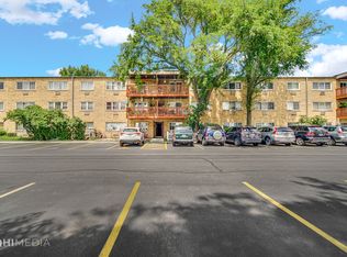 726 Dempster St #5, Mount Prospect, IL 60056