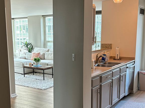 5th image of 345 N La Salle Dr APT 2108