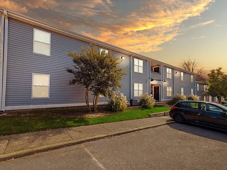 5958 E Point Dr — Photo 4