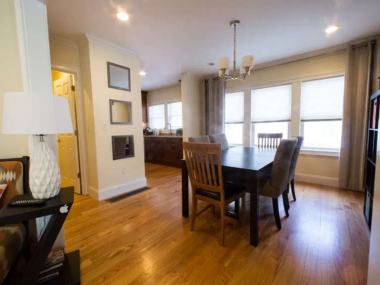 37 Beaconsfield Rd #1B — Photo 4
