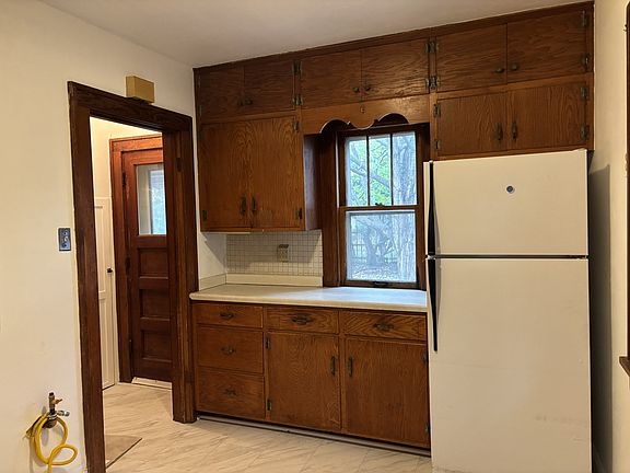 3rd image of 4225 Snelling Ave