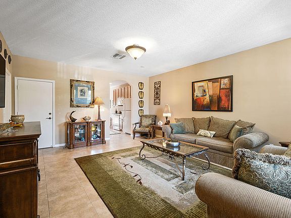 3rd image of 1920 SE Korona Dr