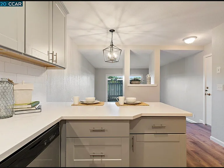 2562 Walnut Blvd #73 — Photo 7