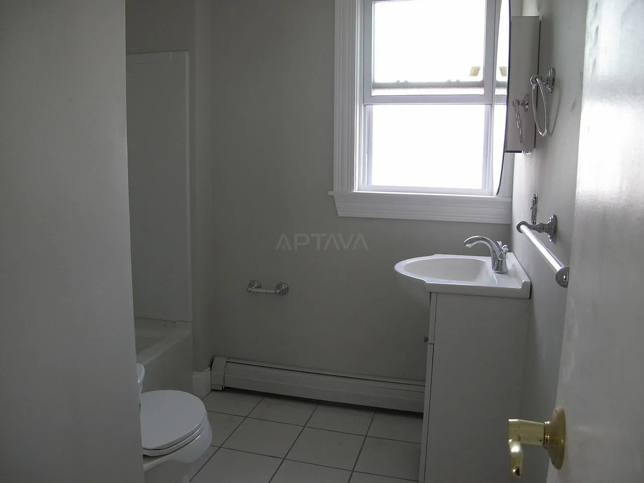 3 bed, $3,900 — Photo 3