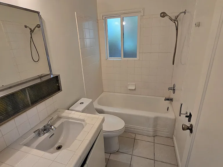 844 Adams St — Photo 6
