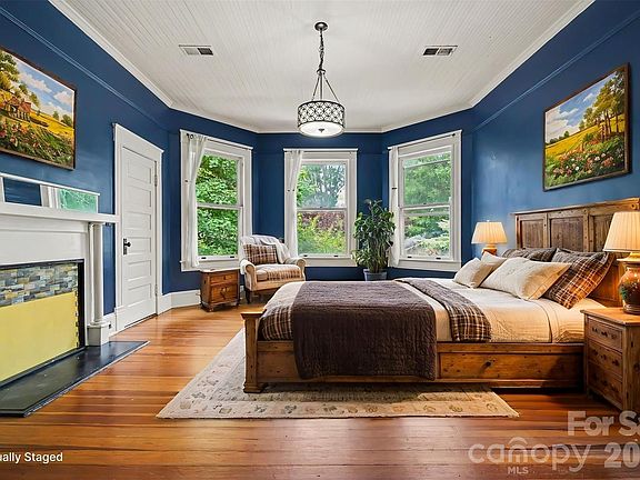 30th image of 810 E Franklin St