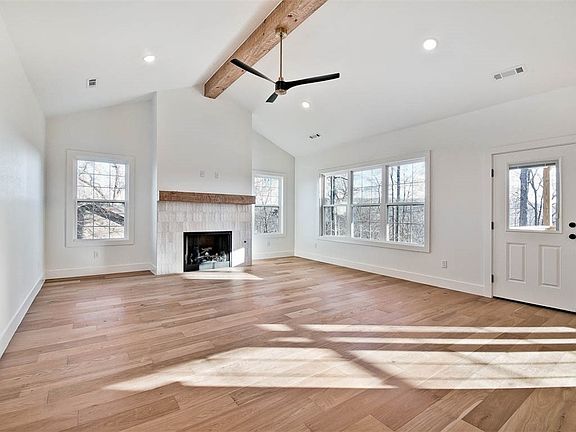 4th image of 20 Ayton Ln