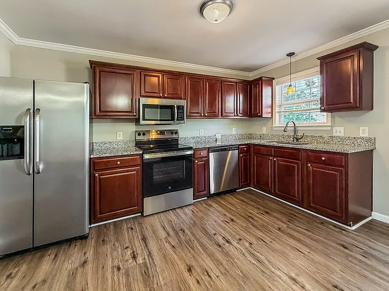 100 Homestead Ln — Photo 9
