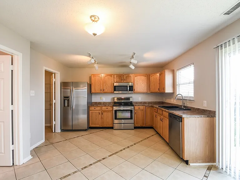 10916 Firefly Ct — Photo 8