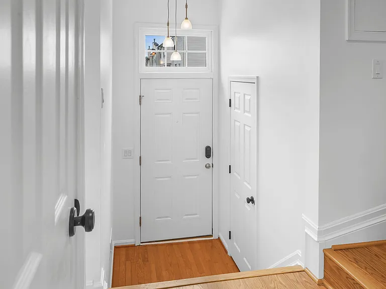 423 McDaniel Dr — Photo 9