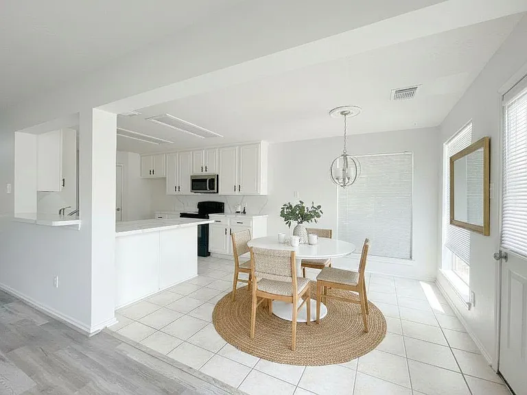 3426 Auburn Hollow Ln — Photo 10