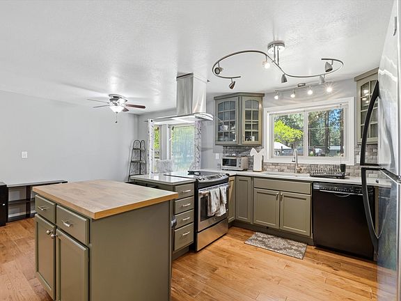 3rd image of 60282 Pawnee Ln