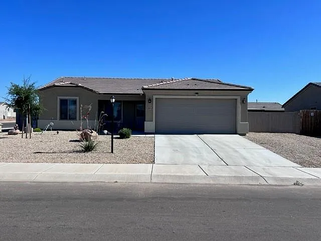 2843 E Luna Vis — Photo 1