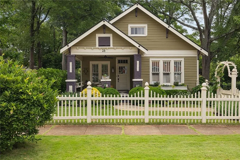 4 bed, 2.0 bath, 1829 sqft, $6,000 — Photo 1