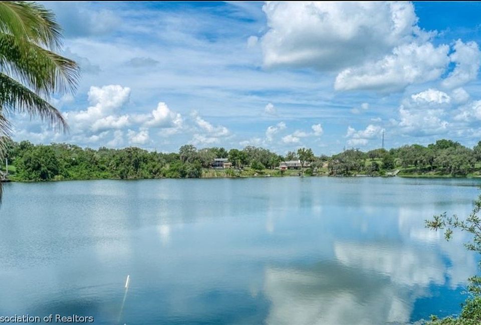 1st image of 517 Lake Blue Dr #8