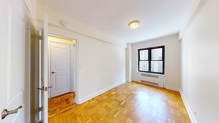 Rented by Bond New York | media 23