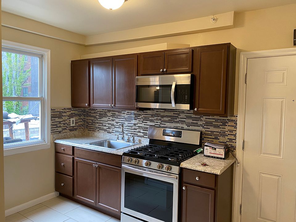 1st image of 307 Grove St #1