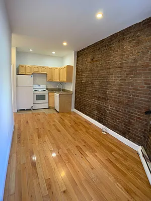 Rented by Cargon Realty | media 28