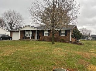 176 Country Ct, Loogootee, IN 47553