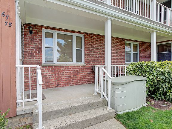 5th image of 67-75 Cloverdale Ln #B