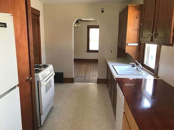 3rd image of 3533 6th Ave