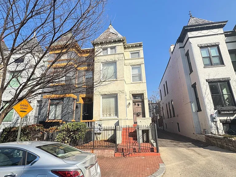 15 Seaton Pl NW #1 — Photo 3